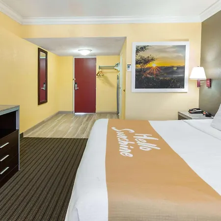 Days Inn By Wyndham Nanuet / Spring Valley